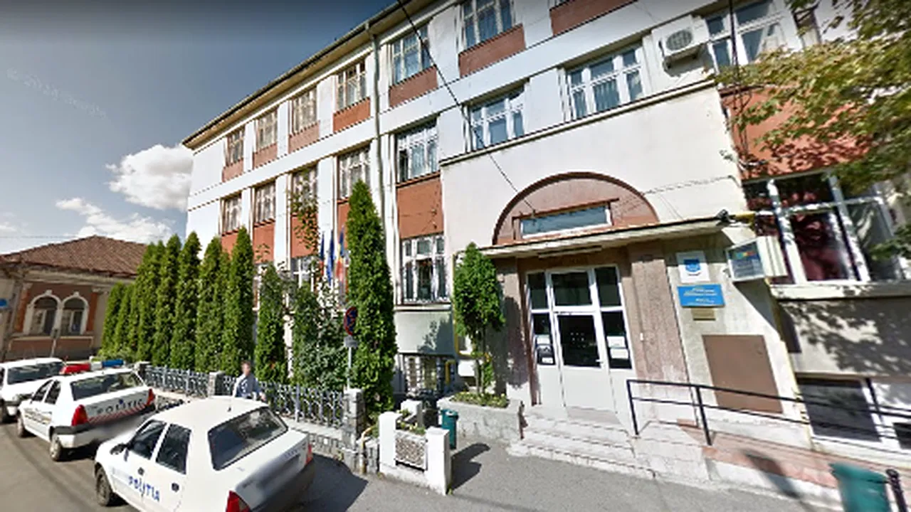 Bărbat mort, lăsat într-o staţie de autobuz din Baia Mare. După cât timp a fost ridicat cadavrul de medicii legişti