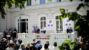 Ziua Franţei, sărbătorită cu fast la Bucureşti. Prima întâlnire dintre Iohannis şi Kovesi, după revocare/ Ambasadorul Croaţiei, prezent la ceremonie în tricoul ţării sale GALERIE FOTO