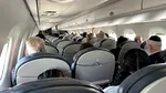 Românii platesc sume considerabile pe un loc preferențial în avion. Cele mai disputate situații apar în cazul familiior