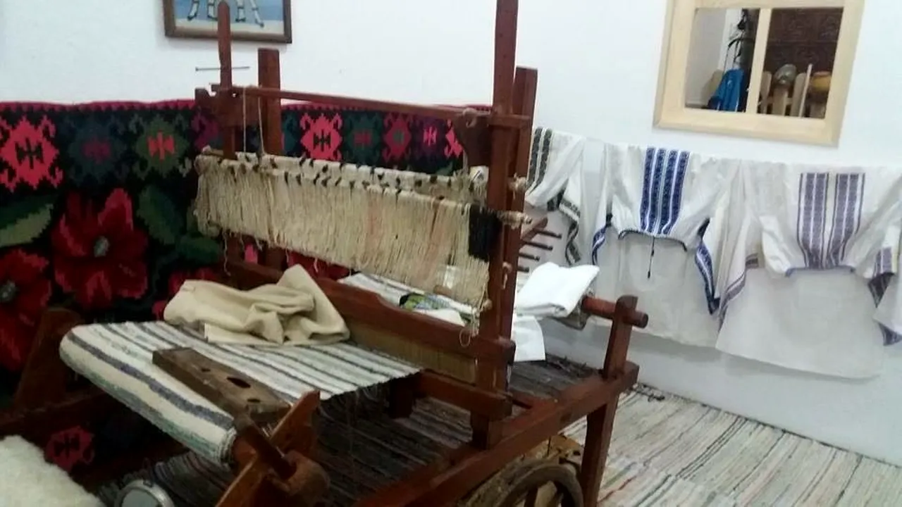 GALERIE FOTO Muzeu unic, realizat într-o şcoală, din obiecte tradiţionale vechi de 200 de ani