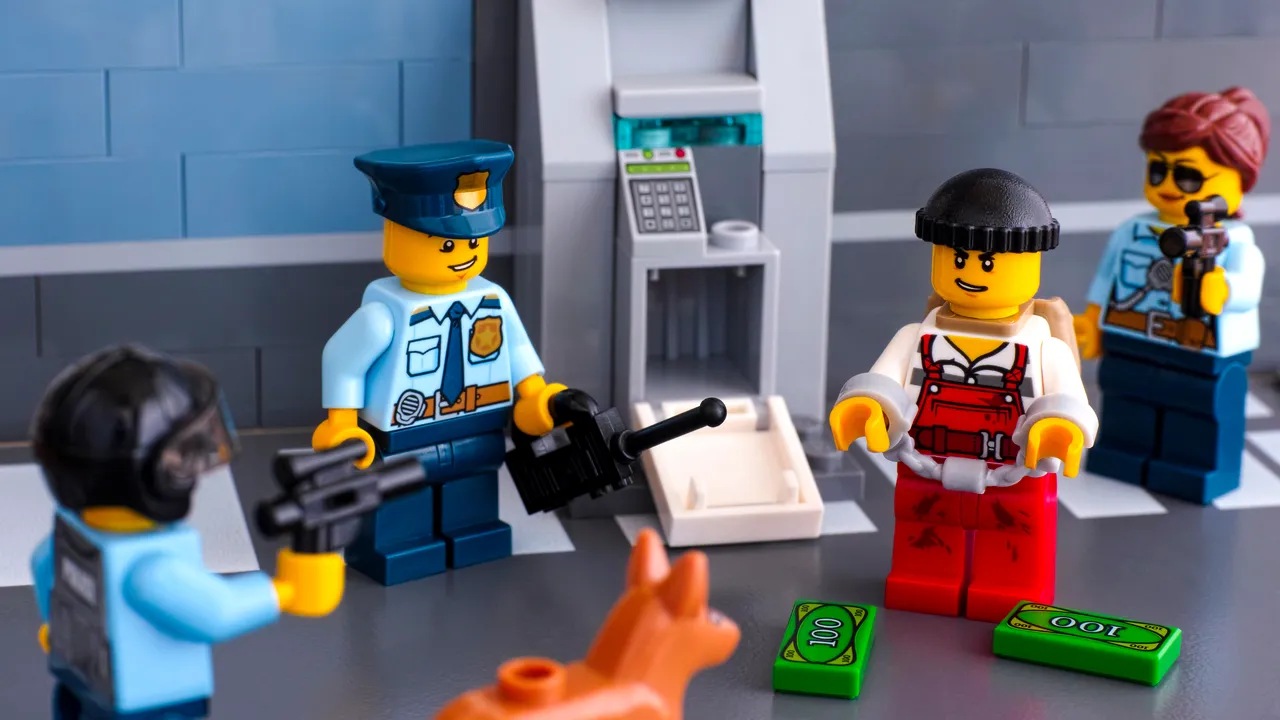 Lego suspendă promovarea figurinelor care reprezintă Poliţia. Compania a donat 4 milioane de dolari în contul ONG-urilor