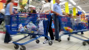 Românii vor cheltui mai mulţi bani în 2010