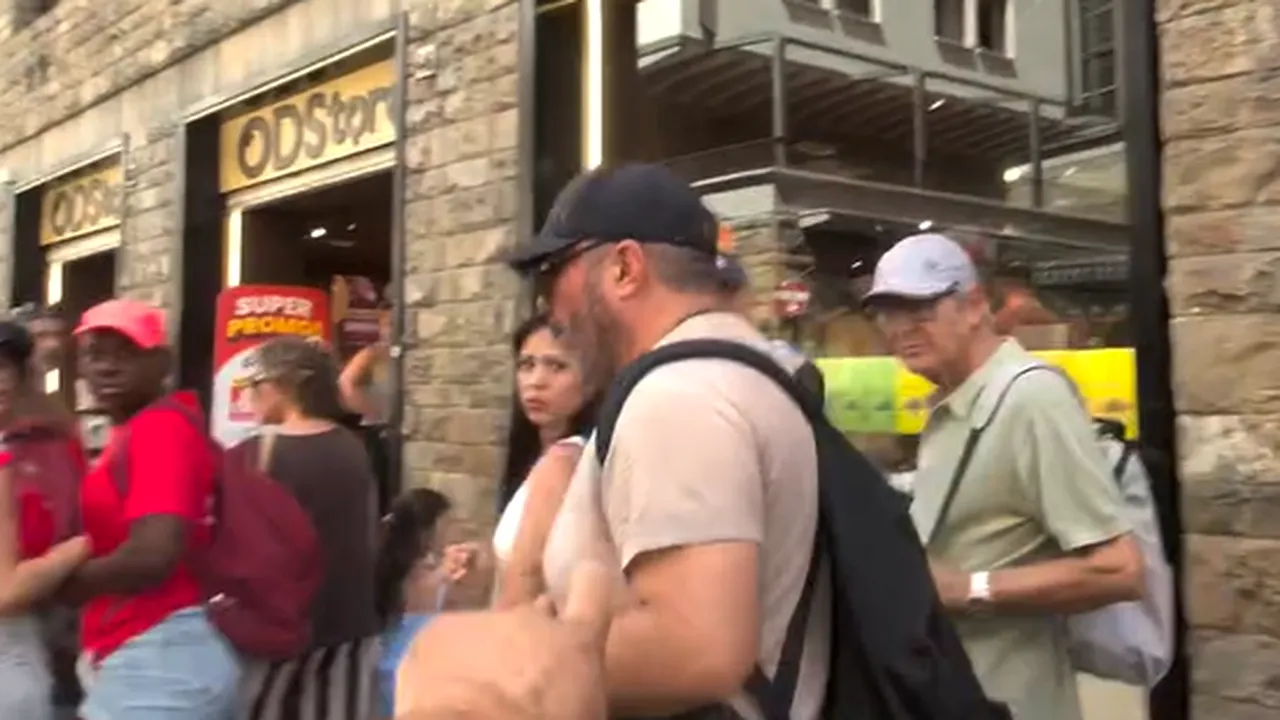 Român, filmat în timp fură din rucsacul unor turiști, în Florența. Ce a făcut când a fost urmărit