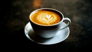 Câteva cești de ceai sau cafea pe zi ar putea reduce riscul de demență. Ce mai arată rezultatele unui studiu recent