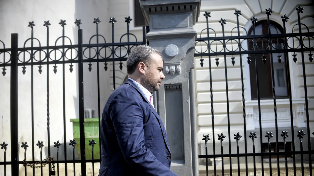 Fostul ministru al Finanţelor Darius Vâlcov, plasat sub control judiciar într-un dosar nou