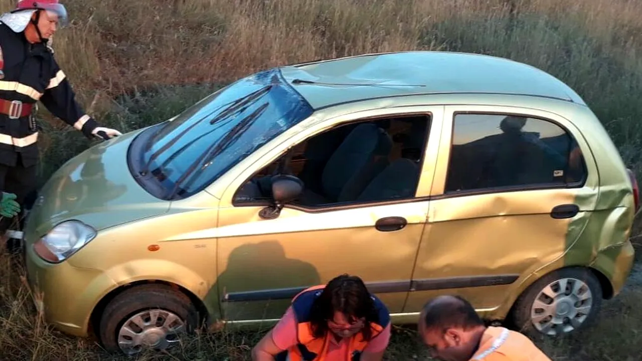 Un băiat de 11 ani din Vâlcea a murit după ce a furat o maşină şi s-a răsturnat cu ea