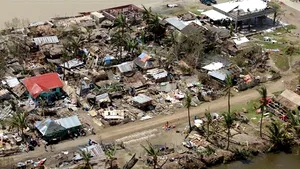 Scene dramatice în Filipine, în timpul şi după trecerea taifunului Haiyan - VIDEO, FOTO