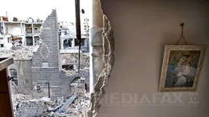 EVACUĂRI în Siria: Primii civili au plecat din cartiere asediate ale oraşului Homs, după mai bine de un an şi jumătate