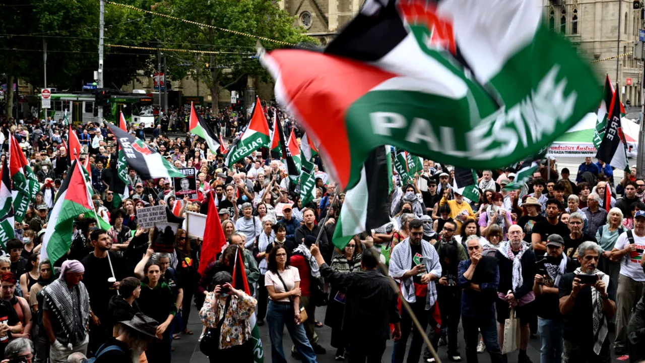 Sute de oameni s-au adunat în centrul Istanbulului pentru a protesta împotriva SUA și Israelului