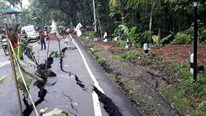 Cutremur cu magnitudinea 6,1, produs în Indonezia/ Mai multe persoane rănite, numeroase clădiri avariate / Oamenii au ieşit pe străzi în Jakarta - VIDEO