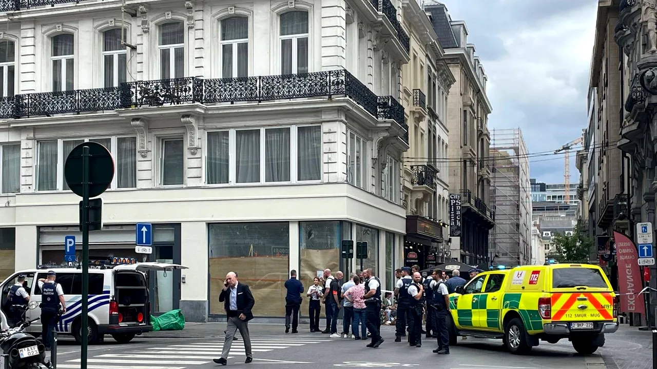 Mai mulţi răniţi după ce un vehicul a lovit terase din centrul oraşului Bruxelles. Nivelul alertei teroriste a fost modificat