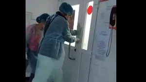 VIDEO Scene filmate într-un spital din Roşiorii de Vede. Un fost primar a „fugit” după ce i s-a transmis că are Covid-19