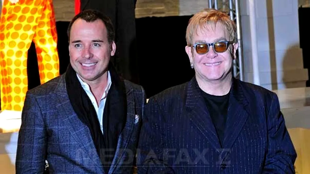 Elton John a plătit 20.000 de lire sterline pentru ca o mamă-surogat să îi nască al doilea fiu