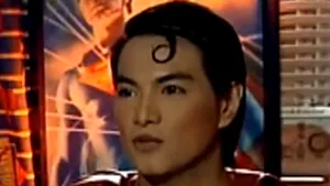 Ai face asta pentru idolul tău? Bărbatul care a vrut cu orice preţ să semene cu Superman - VIDEO