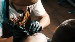 VIDEO | Pielea ta poate deveni operă de artă. Tatuajele originale vin şi cu un preţ pe măsură