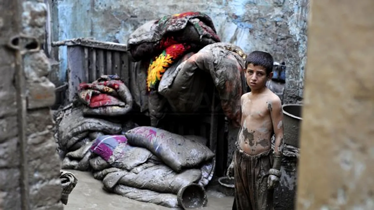 Cel puţin 100.000 de persoane evacuate în Pakistan, în urma deversării apelor unui lac