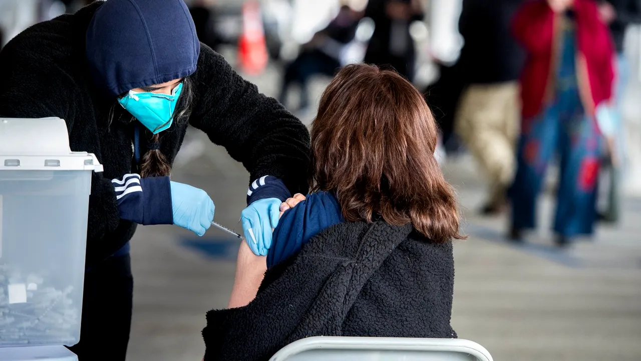 Vaccinul anti-COVID, o practică potenţial anuală care costă. Executivii Pfizer vorbesc despre creşterea preţurilor