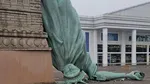 O replică a Statuii Libertății din Brazilia – pusă la pământ de vântul puternic
