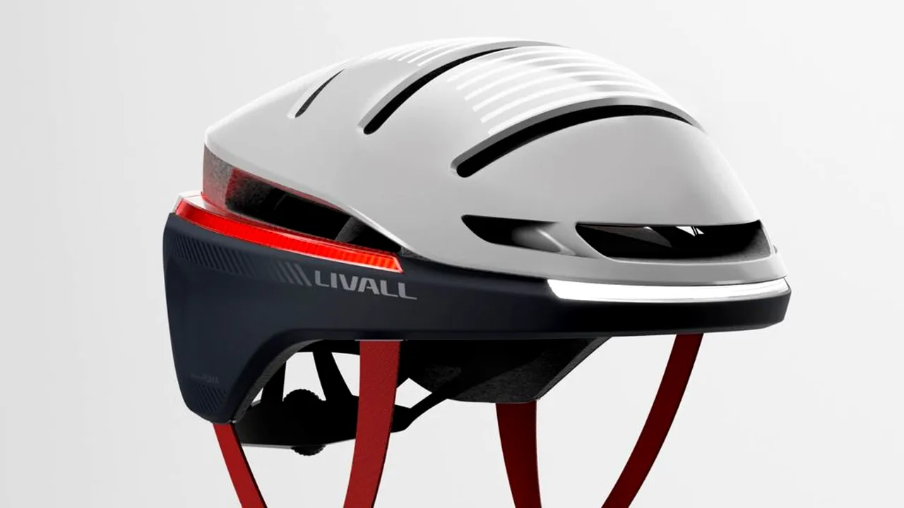 A apărut Evo21, casca inteligentă pentru biciclişti
