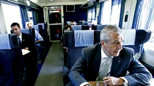 FOCUS: Tăriceanu, cu trenul  la Roşiorii de Vede, promovând transportul feroviar şi candidaţii PNL