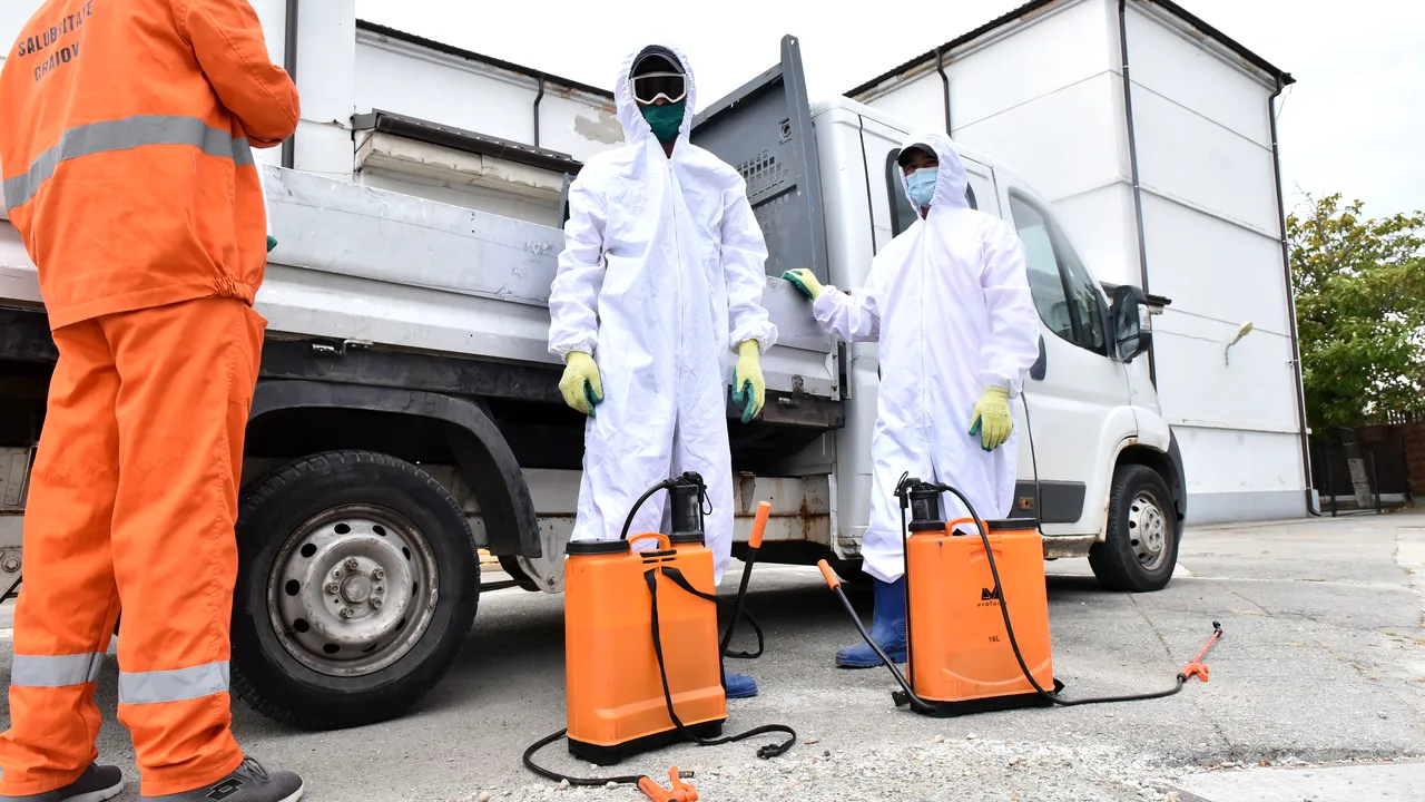 Au tras iar obloanele. Din cauza creşterii cazurilor de coronavirus, autorităţile au decis să impună noi restricţii în Craiova