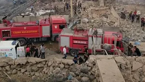 Explozie la o secţie de poliţie din Turcia: Mai mulţi morţi şi răniţi după un atentat cu maşină-capcană - FOTO