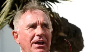 Frederic Von Anhalt, soţul actriţei Zsa Zsa Gabor, spitalizat după ce a înghiţit o albină