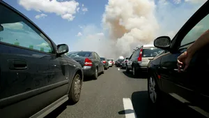 Un autoturism a luat foc pe Autostrada Soarelui