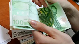 Referinţa BNR a coborât la 4,1383 lei/euro, minimul ultimelor opt luni