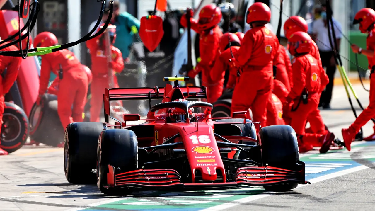 VIDEO Dezastru pentru Ferrari în Italia. Charles Leclerc a intrat într-un zid de anvelope