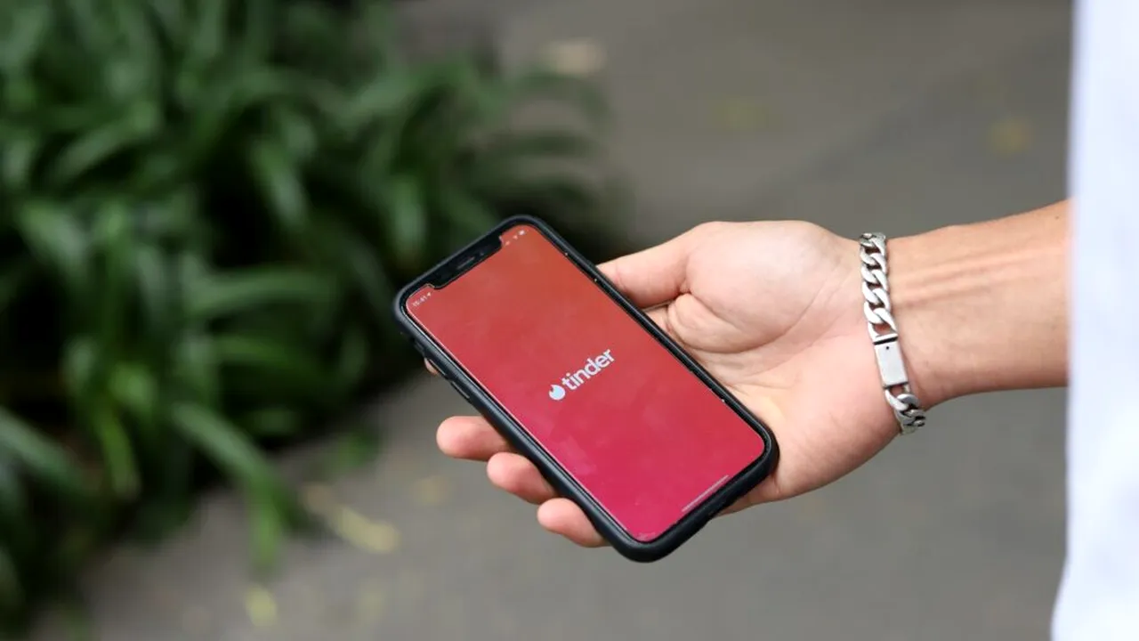 Relația pe Tinder dintre un comandant spaniol al NATO și o femeie de origine rusă a declanșat o anchetă privind un posibil caz de spionaj