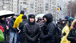 Protest mut în faţa Guvernului faţă de modificările aduse legilor justiţiei/ Oana Pellea: Suntem într-o ţară liberă în care putem manifesta când nu suntem de acord | VIDEO 