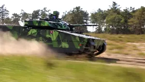 BAE Systems a obţinut un contract de 2,5 miliarde de dolari pentru livrarea de vehicule CV90 către Danemarca şi Suedia. Compania vrea să vândă vehicule de acest tip şi României