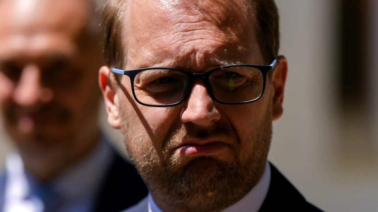Senatul a adoptat noua Lege a Integrității. Președintele USR, Dominic Fritz, nu scapă de prevederile legii. Ce „surprize” au fost la vot