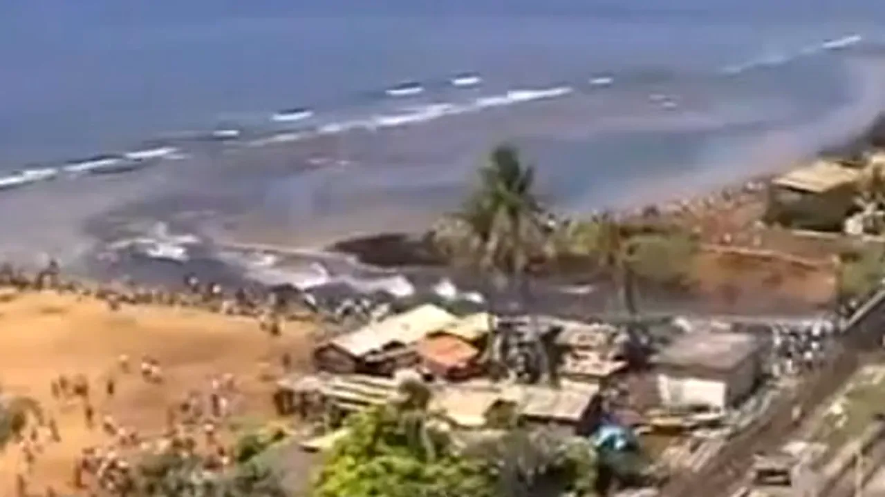 Două cutremure, cu magnitudinea 8,6 şi 8,2, în Indonezia. ALERTELE DE TSUNAMI au început să fie retrase - IMAGINI DIN TIMPUL SEISMELOR