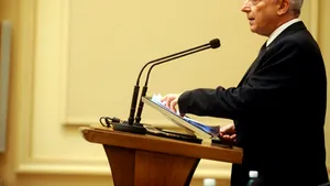 Isărescu: Utilizarea banilor FMI pentru deficitul bugetar ar putea ajuta la relansarea economiei