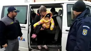 42 de imigranţi, solicitanţi de azil în România, au încercat să fugă din ţară într-o cisternă