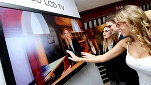 Retailerii au început să vândă televizoare 3D, dar filmele se lasă aşteptate