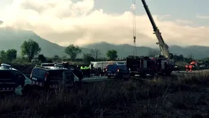 ACCIDENT pe o autostradă din Spania: Un autocar, la bordul căruia se aflau studenţi participanţi la Erasmus, s-a răsturnat. Cel puţin 13 morţi şi 34 de răniţi - GALERIE FOTO, VIDEO
