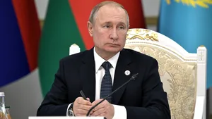 Putin a promulgat o lege ce permite catalogarea persoanelor fizice drept agenţi străini. Pe cine ar viza de fapt măsura 