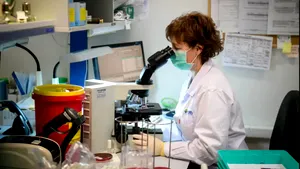 COMENTARIU Lelia Munteanu: Vaccinaţii pierd anticorpii anti-covid mai repede decât cei care au trecut prin boală