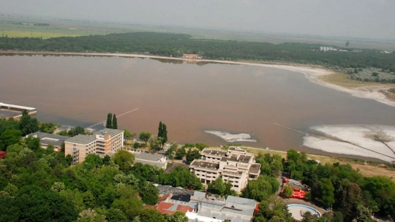 Impuls pentru turism în România. Locuri pitoreşti, declarate staţiuni turistice. Lacu Sărat şi Tăşnad, între acestea