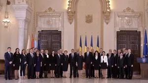 Guvernul Dăncilă a depus jurământul la Cotroceni / Iohannis: Sper să înceteze şi această ţopăială guvernamentală. Afectarea independenţei justiţiei este de neacceptat! | FOTO, VIDEO