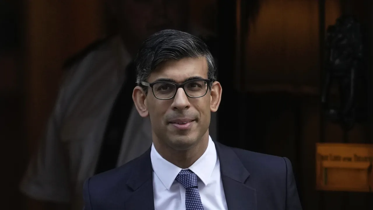 Prim-ministrul Marii Britanii plănuieşte să remanieze cabinetul după un început dificil de mandat