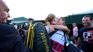 Imaginea de la Wimbledon despre care vorbeşte toată lumea! A eliminat deţinătoarea trofeului, apoi a făcut un gest UNIC în tenis: 