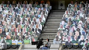 Cum a procedat un cameraman din Germania pentru a respecta regulile de distanţare pe un stadion gol 