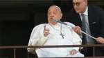 Vești bune! Papa Francisc a apărut pe balconul spitalului pentru a binecuvânta mulţimea