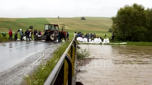 Cod portocaliu de inundaţii pe râul Baraolt, judeţul Covasna