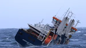 O navă încărcată cu combustibili pluteşte în derivă în largul Norvegiei