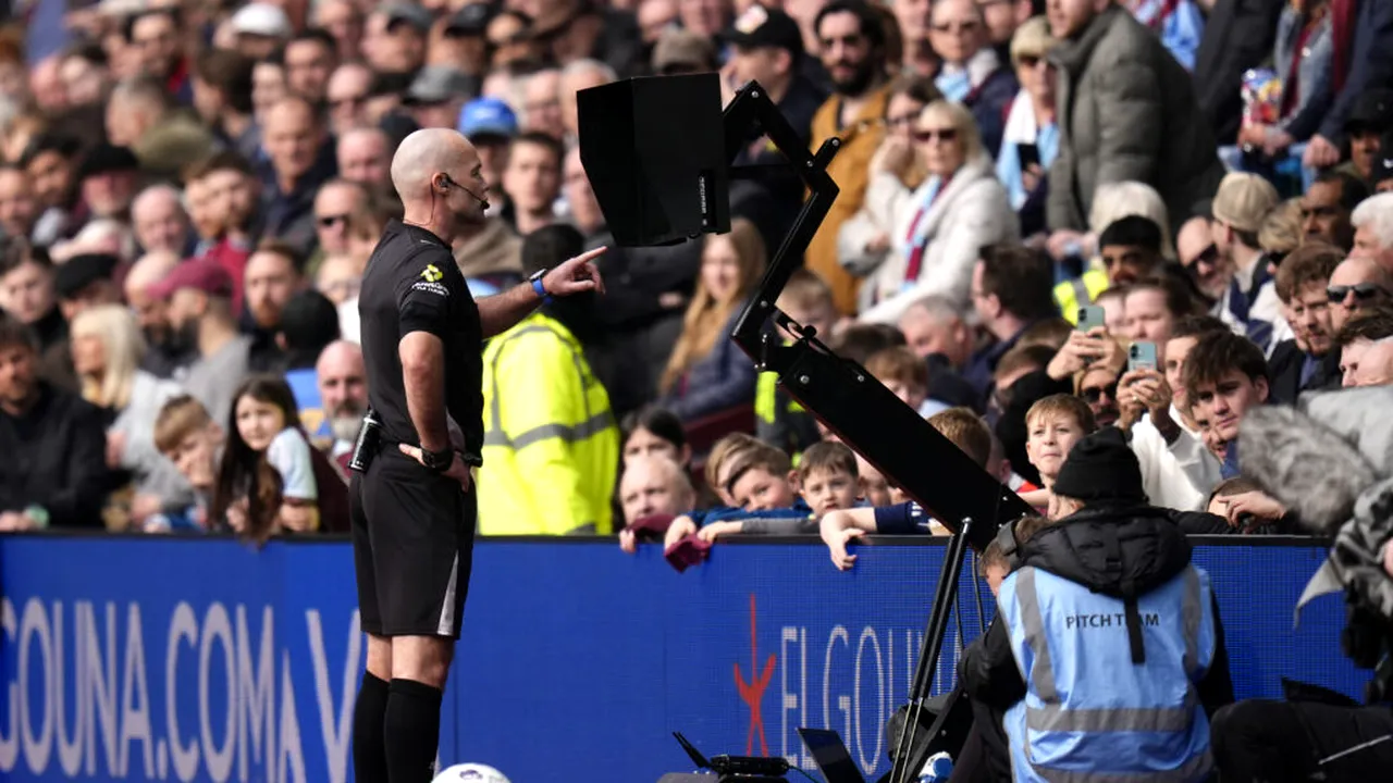 Peste 75% dintre fani se opun sistemului de arbitraj video în Premier League, conform unui sondaj